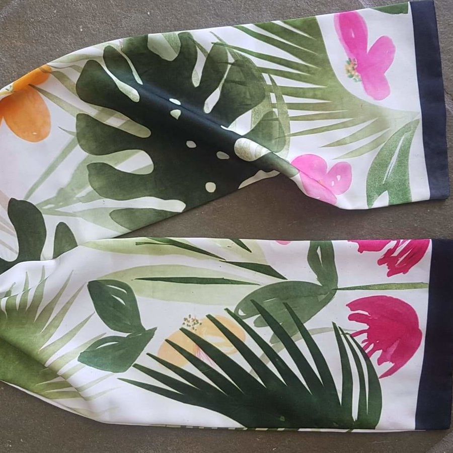 Kleurrijke composities op textiel
